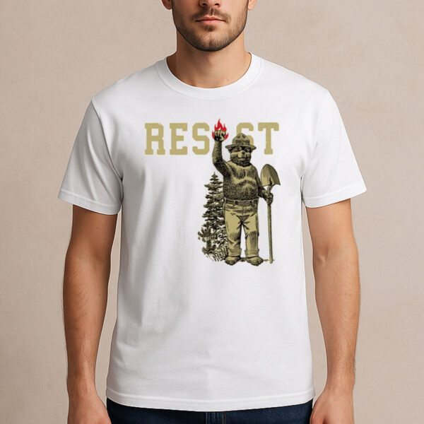 Smokey-Bear-Resist-Shirt-–-Vintage-Activist-Graphic-Tees